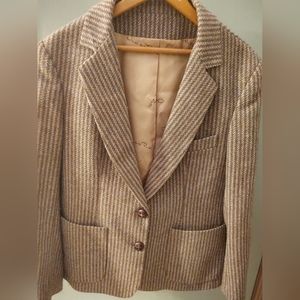 Pre loved Oscar de La Renta tweed blazer.Vintage 70's
